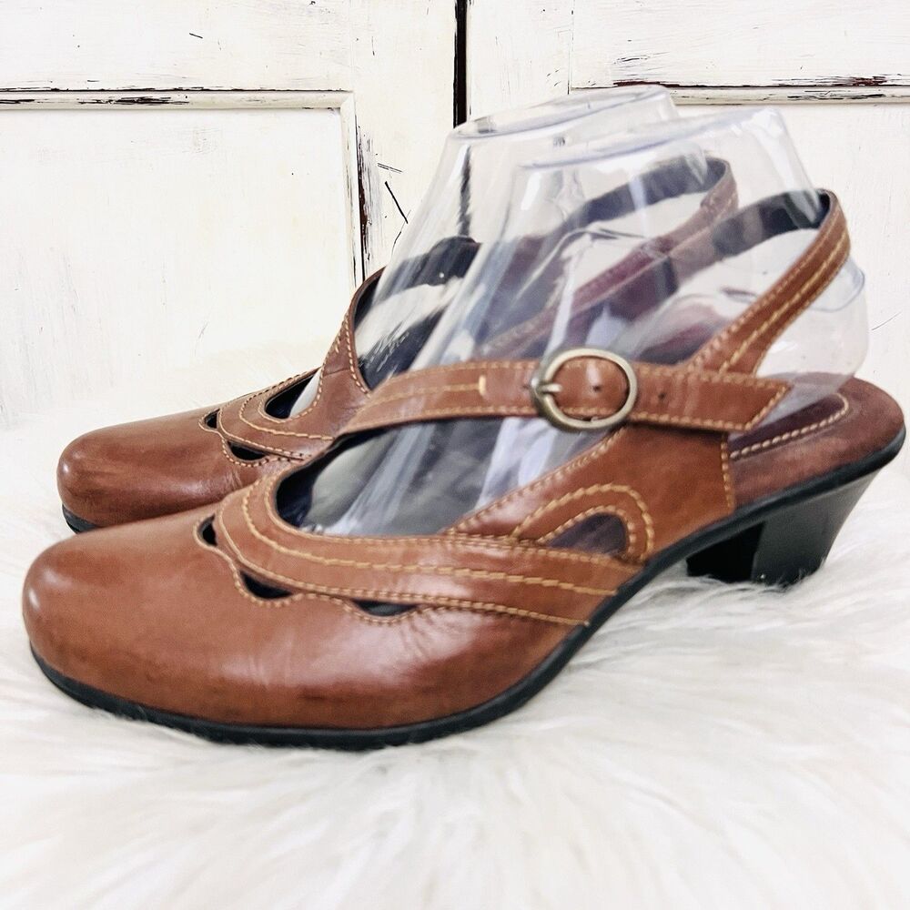 Earth Brown Heeled Shoes